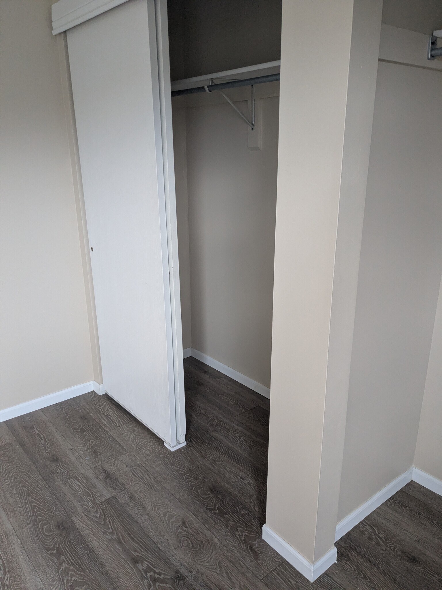 Master Bedroom - 5350 Camelot Dr