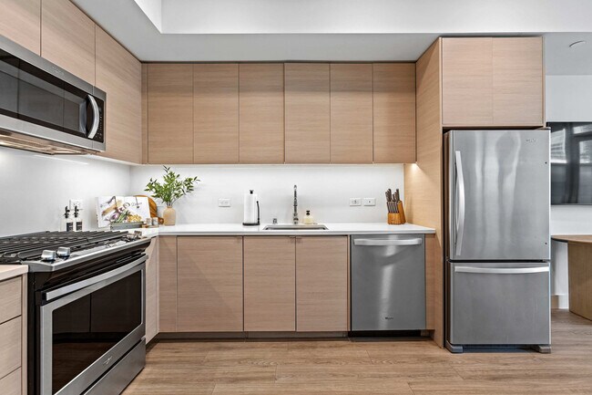 Building Photo - 1049 Seventh Avenue-SI FL7-ID1228264P