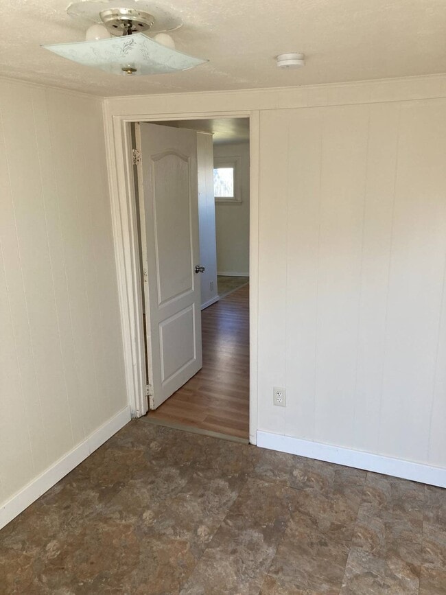 Building Photo - 1625 Navarre Rd SW