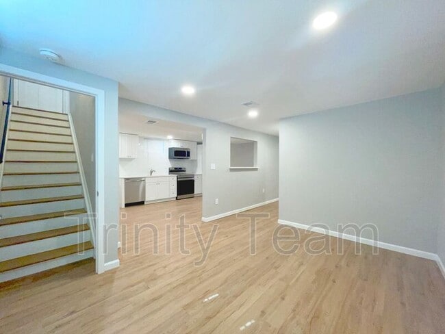 Building Photo - 1381 Xanadu St