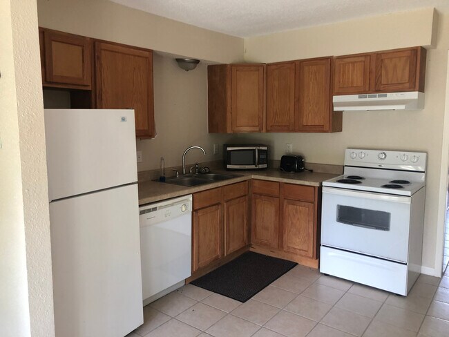 Building Photo - College Station - 2 bedroom 1 bath Duplex