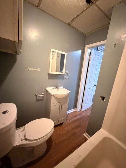 Building Photo - 884 3rd Ave