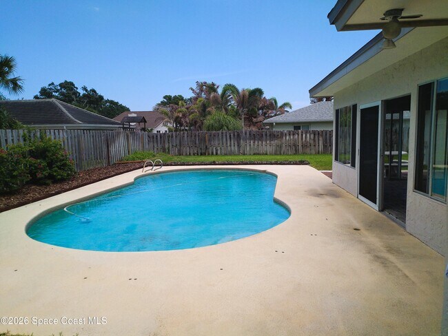 Building Photo - 530 Rio Ln