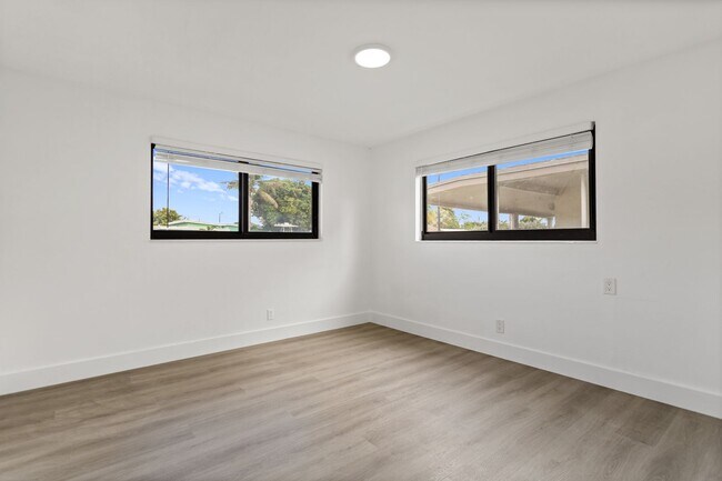Building Photo - Beautiful home in quiet neighborhood