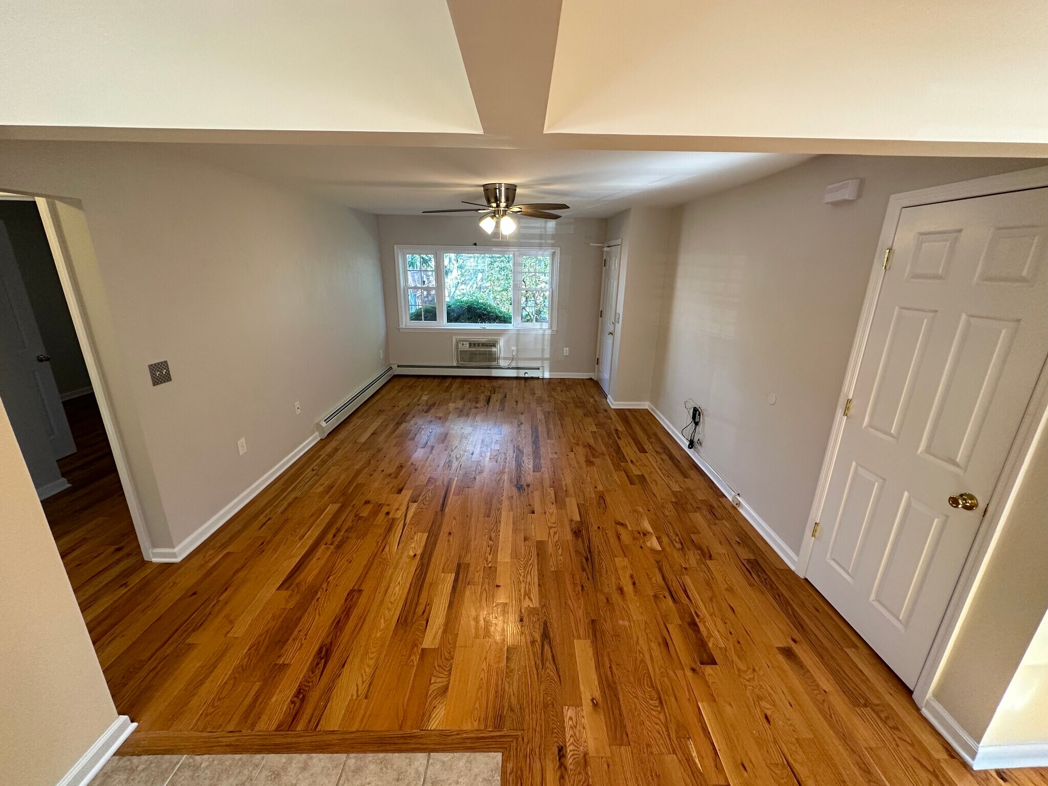 Building Photo - 46 Wedgewood Dr
