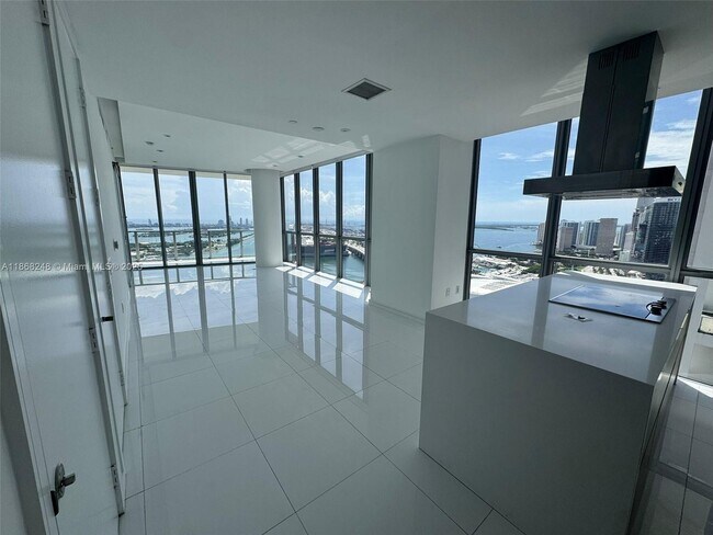 Building Photo - 1100 Biscayne Blvd