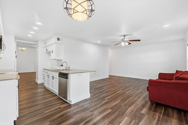 Building Photo - 1715 Southampton Dr