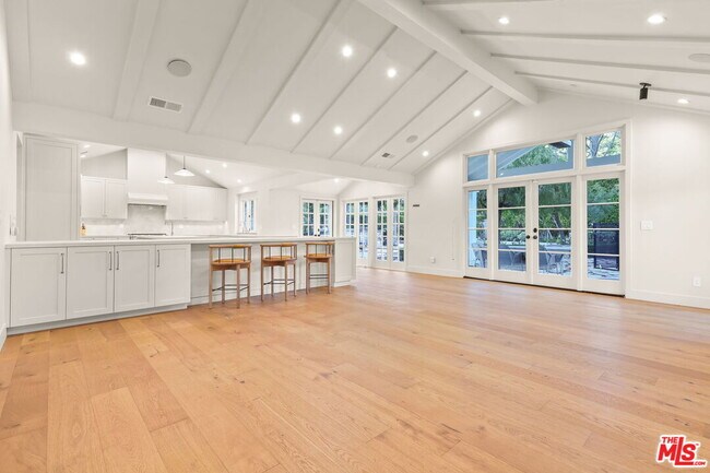 Building Photo - 17620 Camino De Yatasto