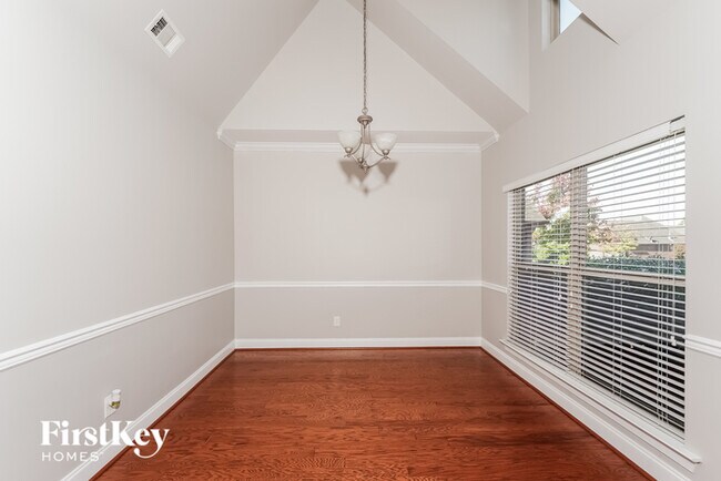 Building Photo - 221 Glen Cross Dr