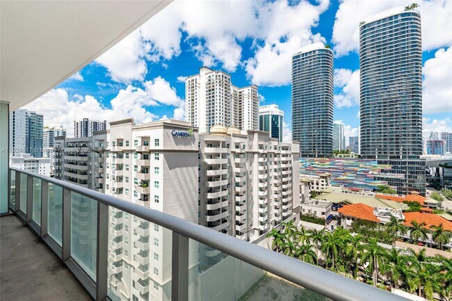 Building Photo - 1100S S Miami Ave