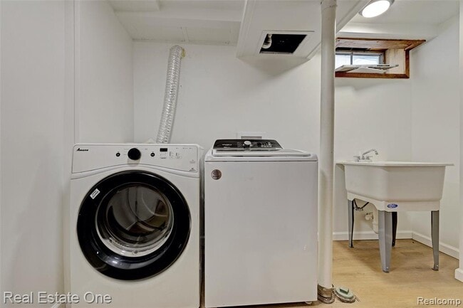 Building Photo - 1982 S Ortonville Rd