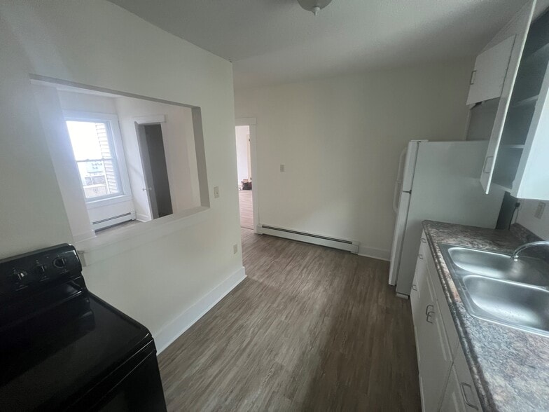 Building Photo - 75 1/2 Kinsley St