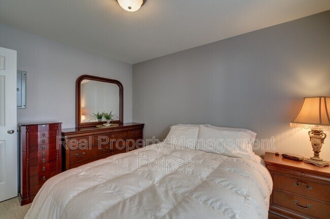 Building Photo - 600 N 85th St