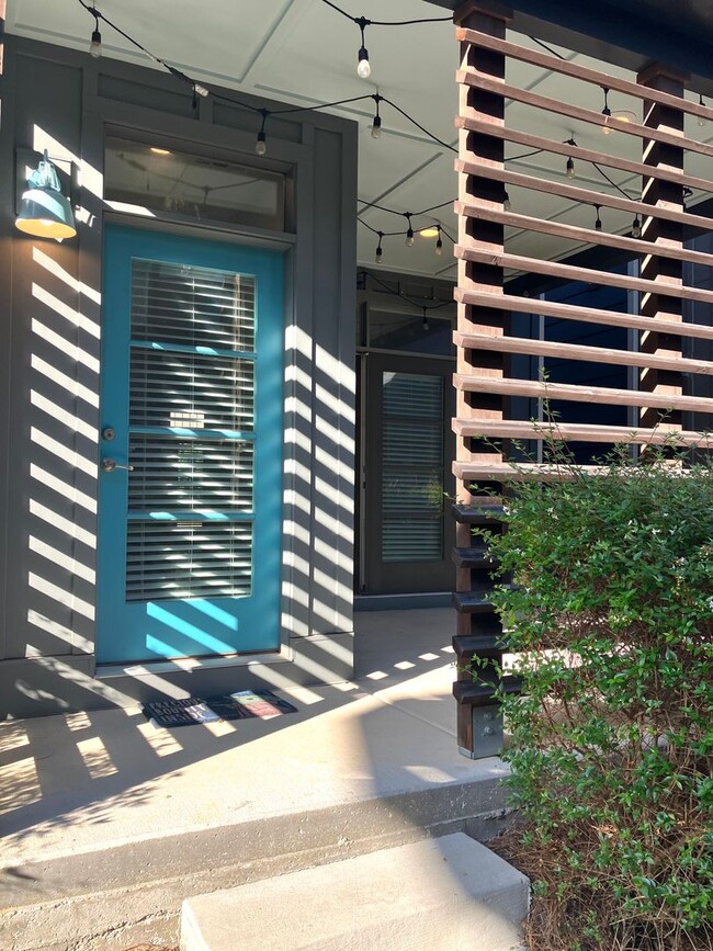 Building Photo - Contemporary East Nashville Home.   MOVE IN SPECIAL $500 OFF ONE MONTH'S RENT