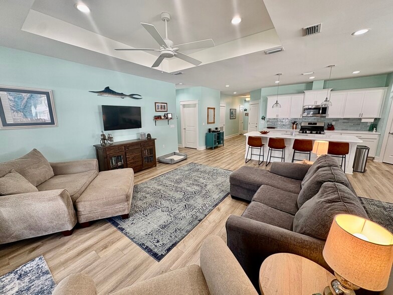 Building Photo - 454 Locksley Dr