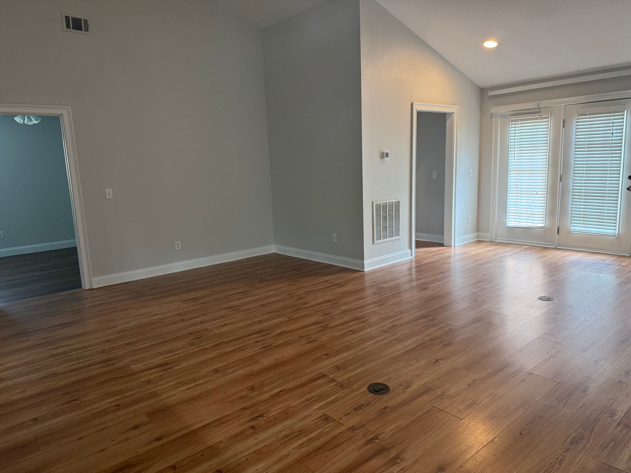 Building Photo - 802 W Longleaf Dr