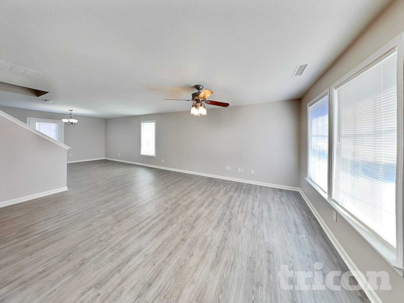 Building Photo - 927 Littleton Dr