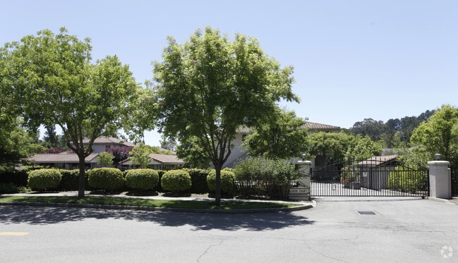 Primary Photo - Luxor Court