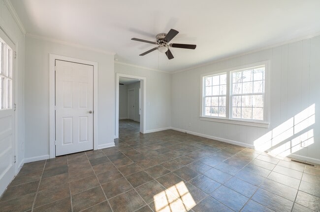 Building Photo - 1437 Briarcliff Dr