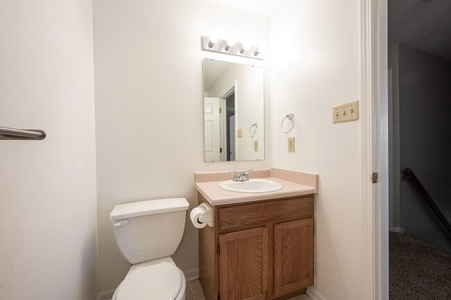 Building Photo - "Spacious 4-Bedroom Retreat with 2.5 Baths...