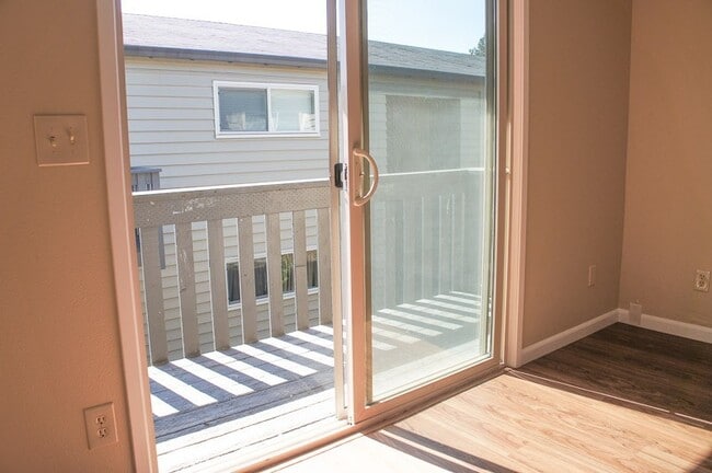 Building Photo - Garden Style 2Bdr in Bustling SE Ready Soon!