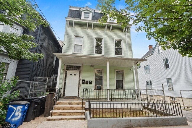 Primary Photo - 73 S 13th St