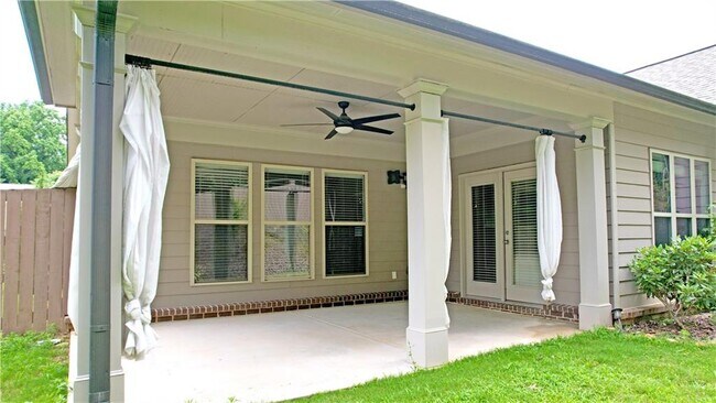 Building Photo - 3731 Ivy Lawn Dr NE