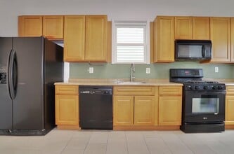 Building Photo - 119 Zabriskie St