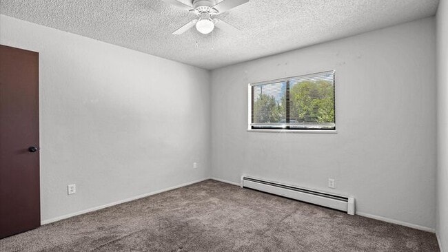 Building Photo - Affordable 2 Bed 1 Bath Apartment! Great location!!