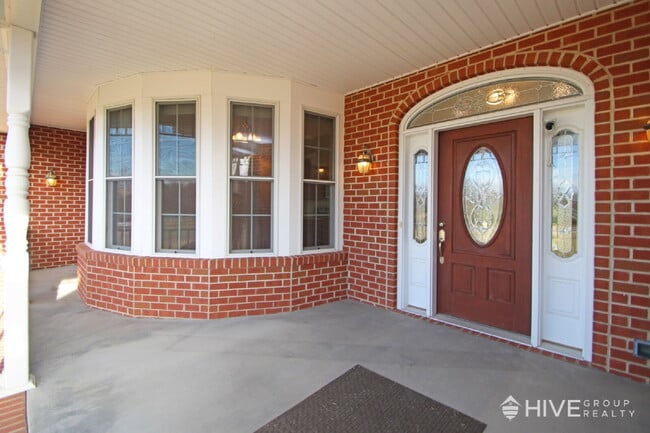 Building Photo - Peaceful One-Level Living with Mountain Views