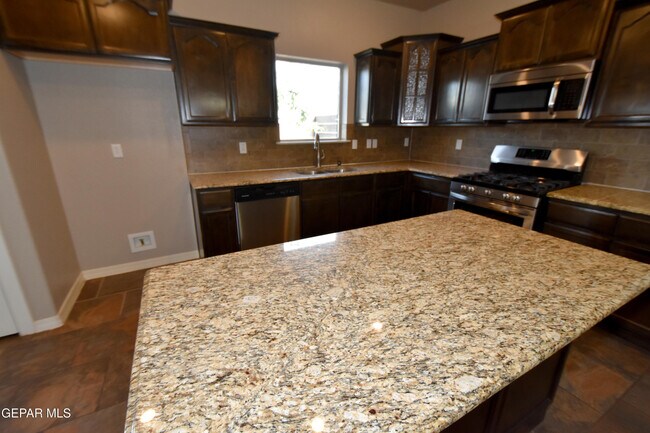 Building Photo - 300 Saltford Pl
