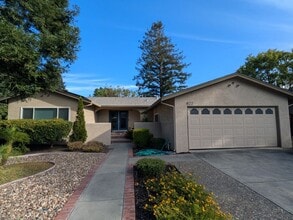 Building Photo - 822 Weaver Ln