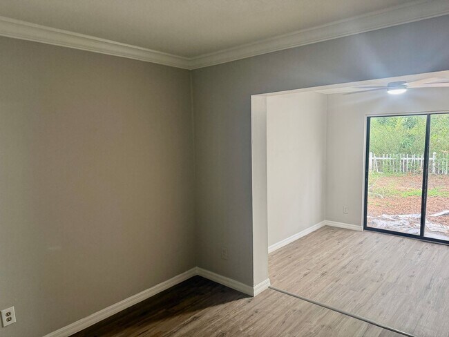 Building Photo - Completely Renovated 3/2 Located in Quiet Palm Harbor Community