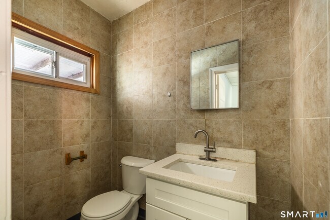 Building Photo - 92 Herkimer St