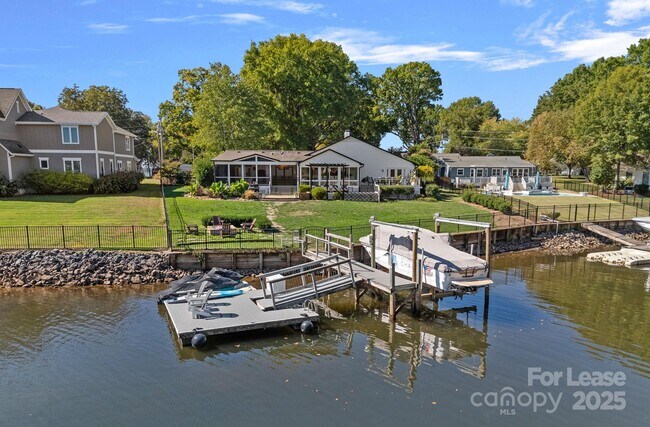 Building Photo - 18026 Whispering Oaks Dr