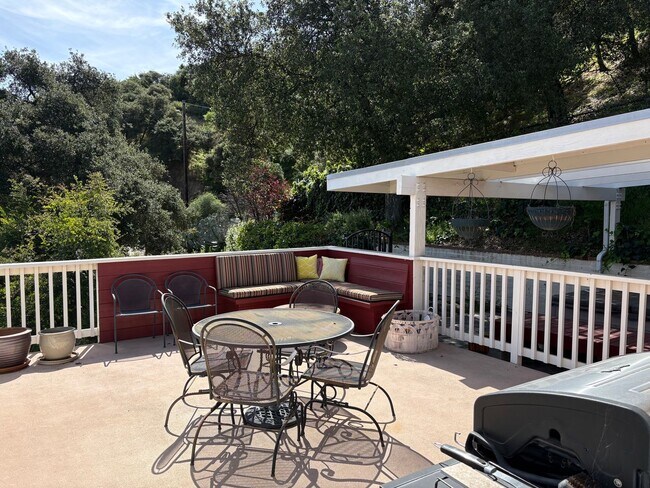 Building Photo - Views! Enchanting 2+1 Artists Retreat Nestled in Tujunga Hillsides