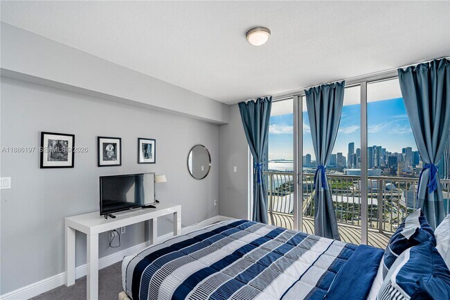 Building Photo - 1750 N Bayshore Dr