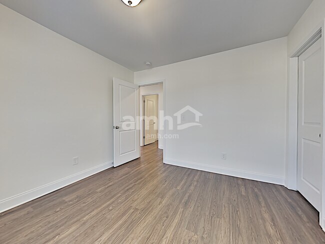 Building Photo - 3079 Day Flower Dr