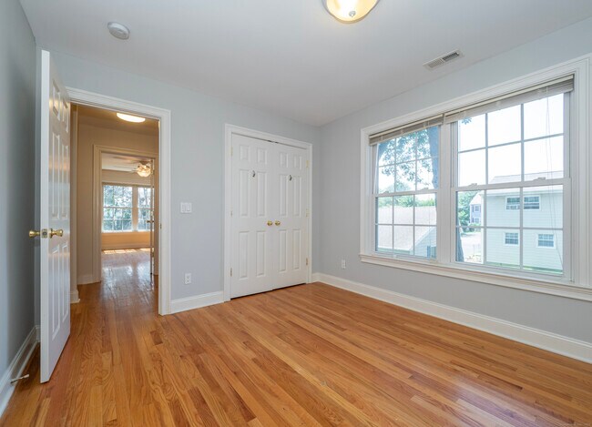 Building Photo - 1023 Black Rock Tpke
