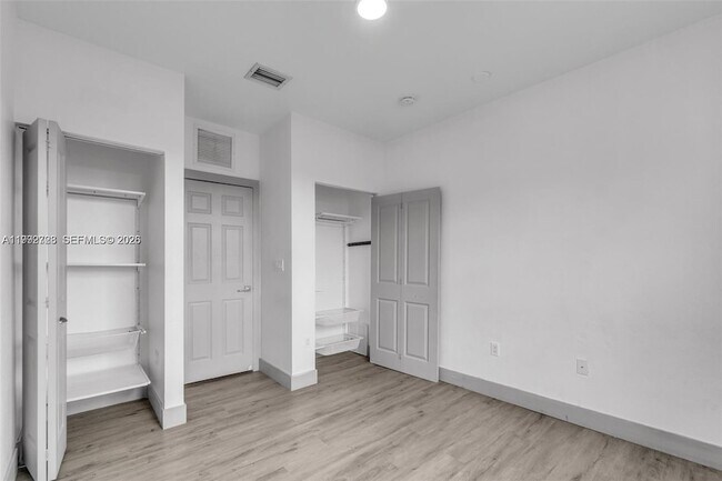 Building Photo - 1720 NE 33rd Ave