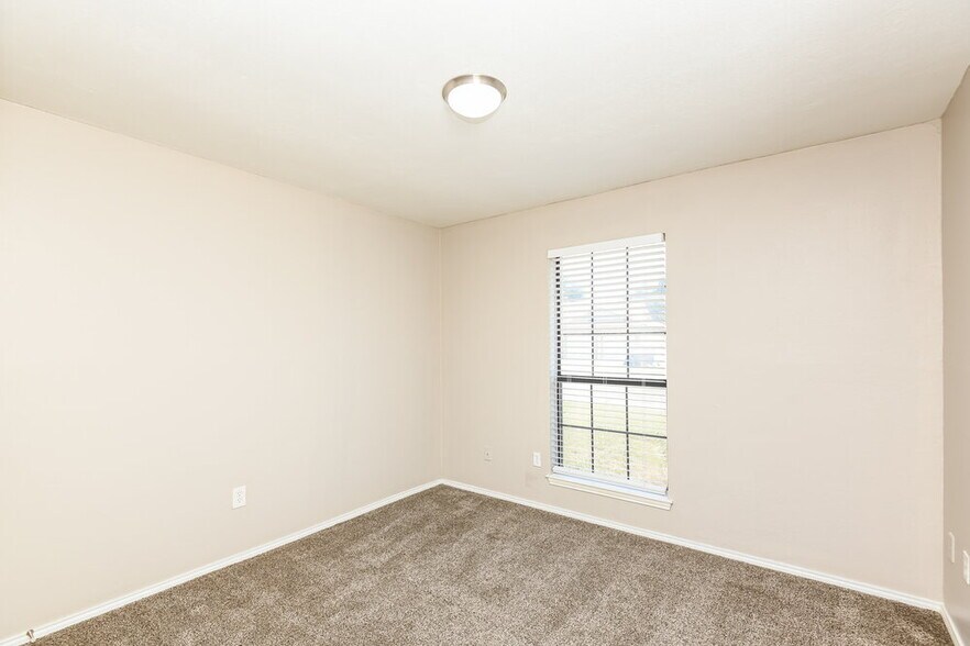 Building Photo - 7320 Ridge Rd W