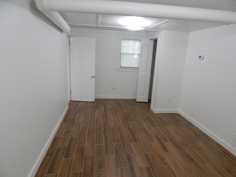 Largd Bedroom - 3388 Harrison Rd