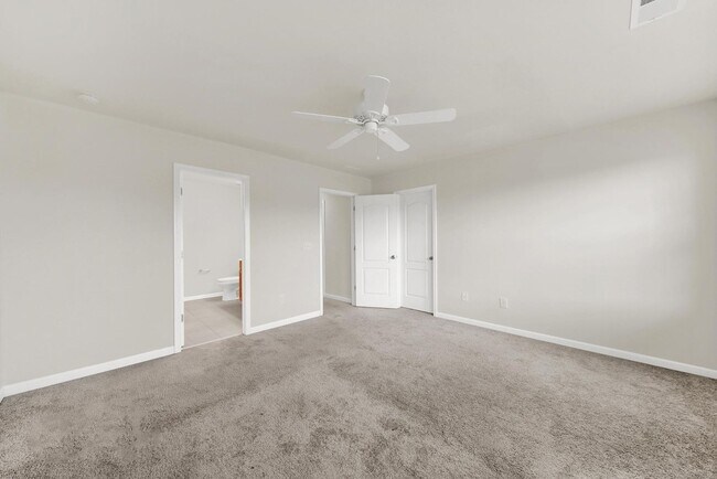 Building Photo - Beautiful Townhome in Indian Land