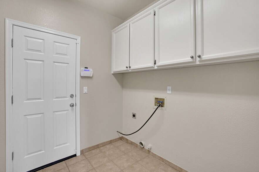 Building Photo - 706 Endsliegh Ct