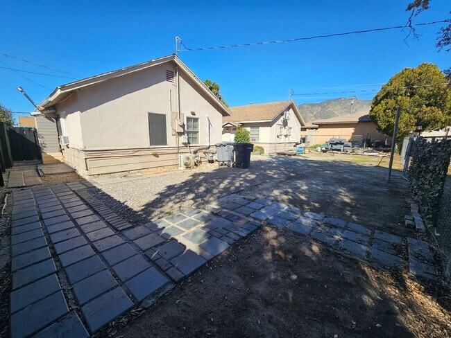 Building Photo - 1+ 1 Bed 1 Bath Cottage in San Jacinto $1425.00
