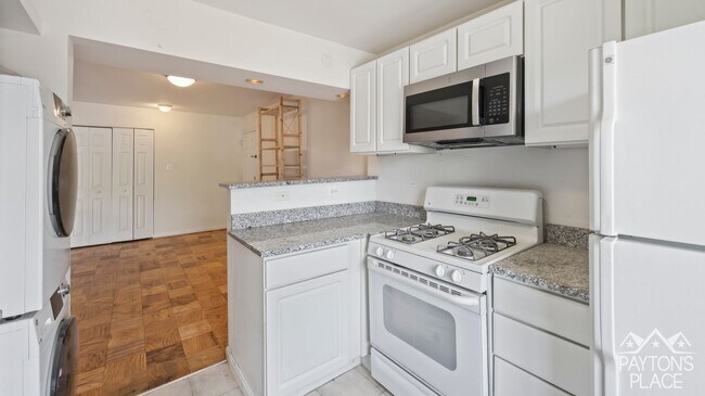 Building Photo - Spacious Condo minutes away from College Park campus