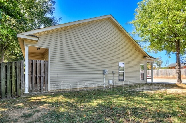 Building Photo - 2820 Old Riah Rd