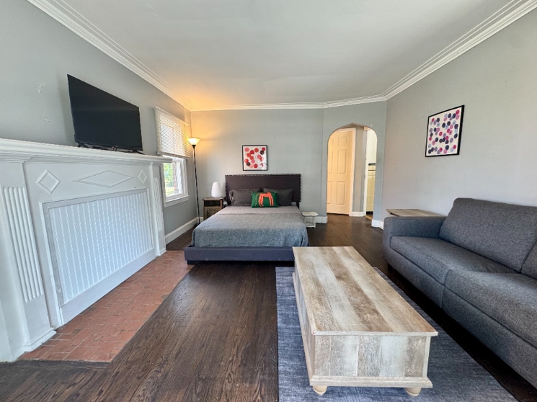 Building Photo - 5284 Devonshire Rd