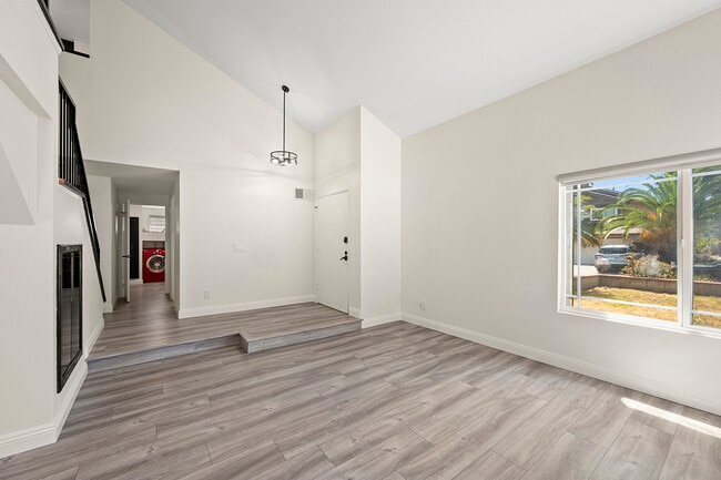 Building Photo - 10518 Pine Grove St