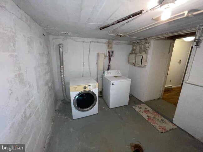 Building Photo - 1499 VALLEY